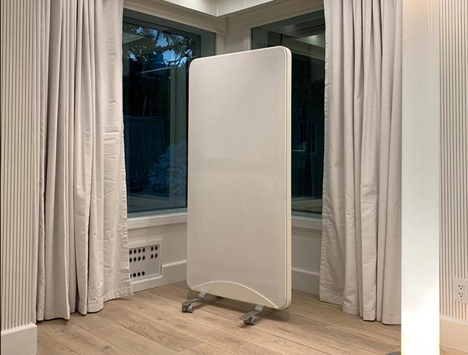 The EZ Acoustics GOBO Pro is a movable acoustic panel with one side absorption and another diffusion. This type of panel is ideal for first reflections and also to identify instruments inside recording studios. Due to its ease of mobility, this panel is very useful in temporary installations (wheels may be an option).